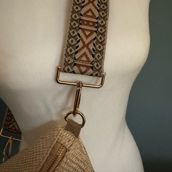 ELLISON + YOUNG Tan STRAW Crossbody Bag - fun strap - Picture 2 of 3